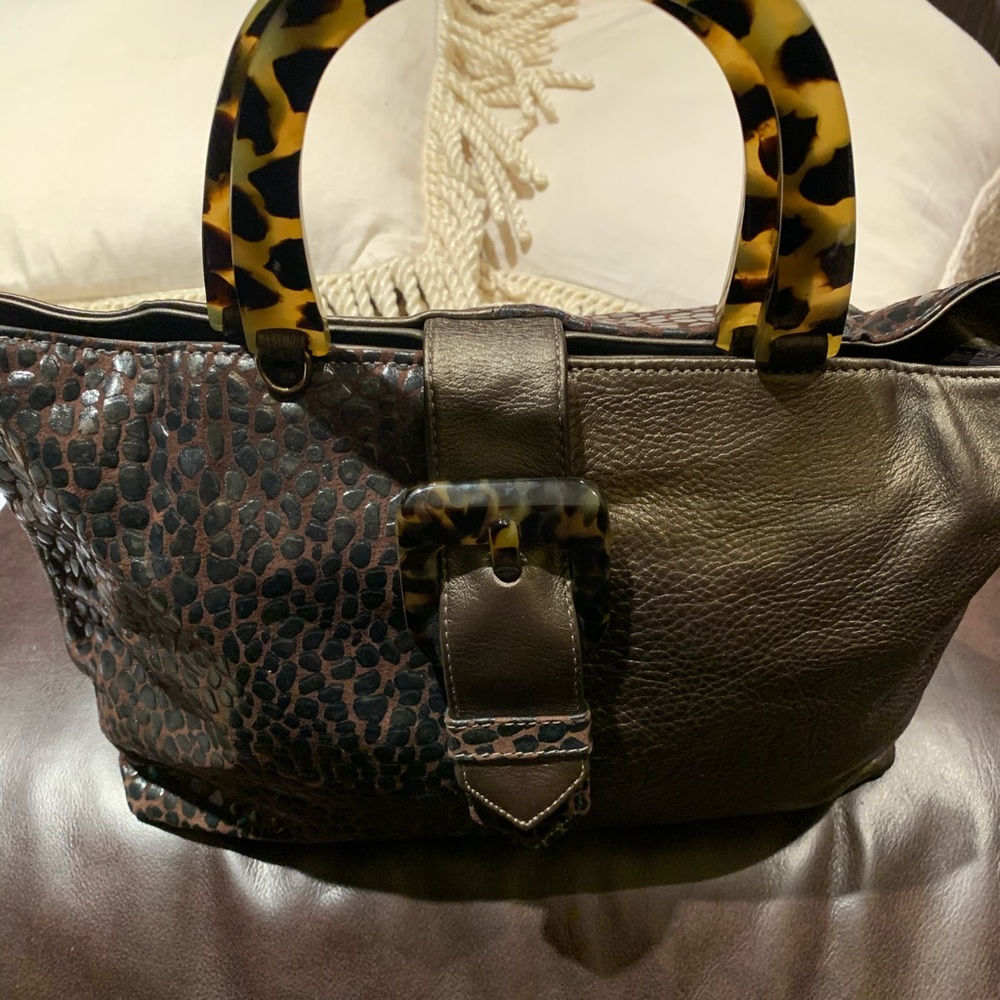 Paris Handbags, New York Genuine leather embossed handbag - Picture 2 of 13